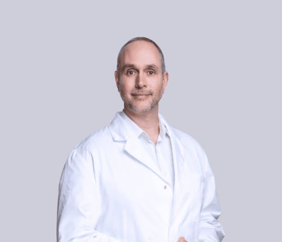 Nils Olms Standortleiter Berlin & Facharzt für Innere Medizin und Arbeitsmedizin
